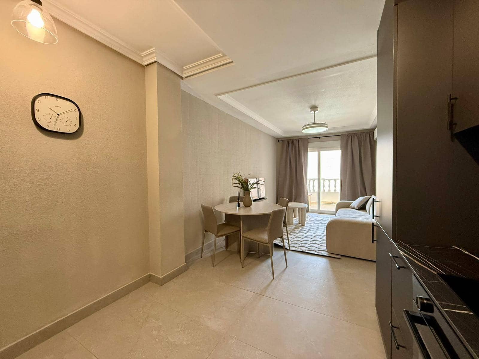 Apartamento de 2 habitaciones en Torrevieja en venta - 219.900 € (Ref: 9930407)