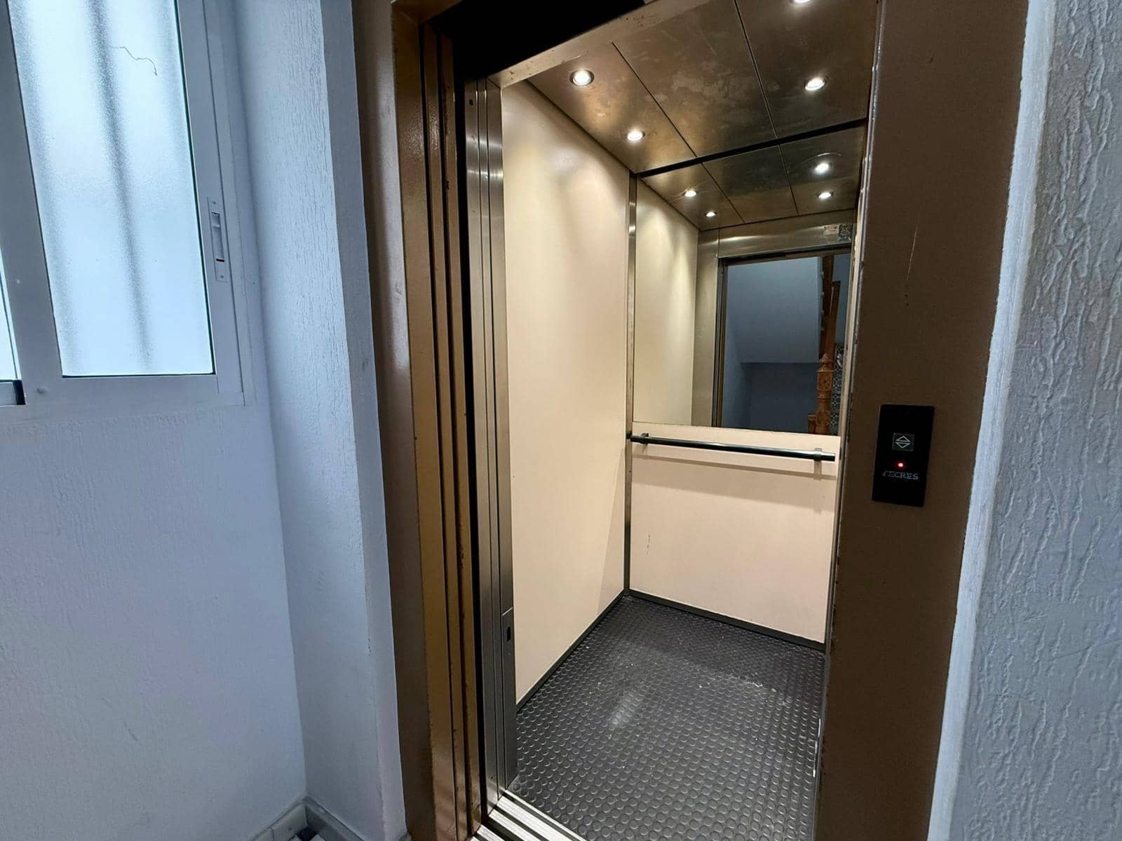 Apartamento de 2 habitaciones en Torrevieja en venta - 219.900 € (Ref: 9930407)