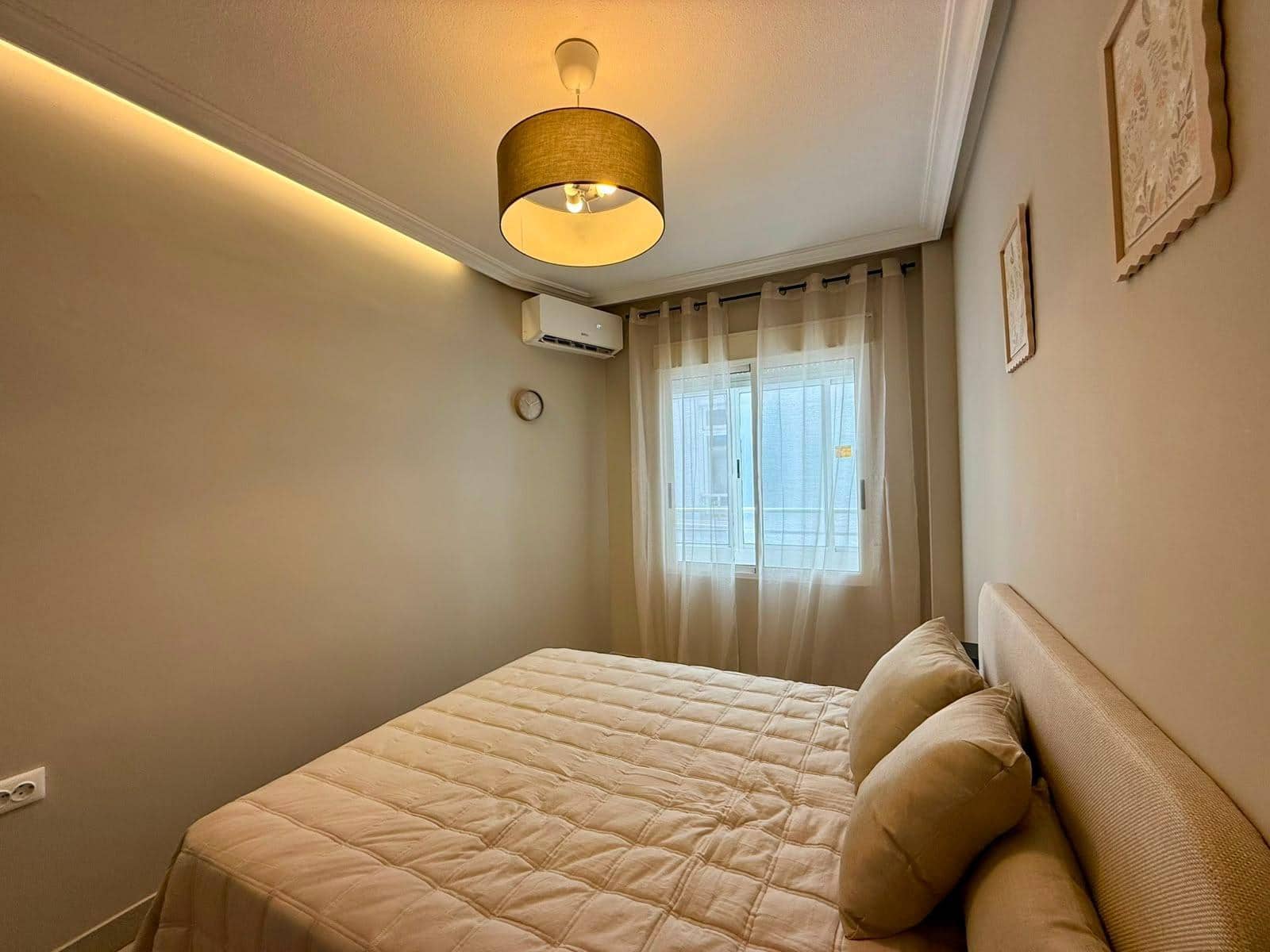 Apartamento de 2 habitaciones en Torrevieja en venta - 219.900 € (Ref: 9930407)