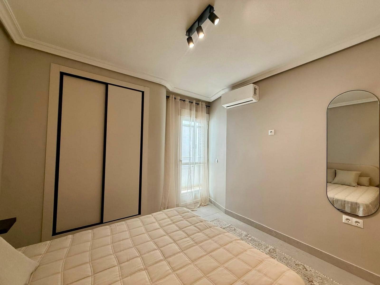 Apartamento de 2 habitaciones en Torrevieja en venta - 219.900 € (Ref: 9930407)
