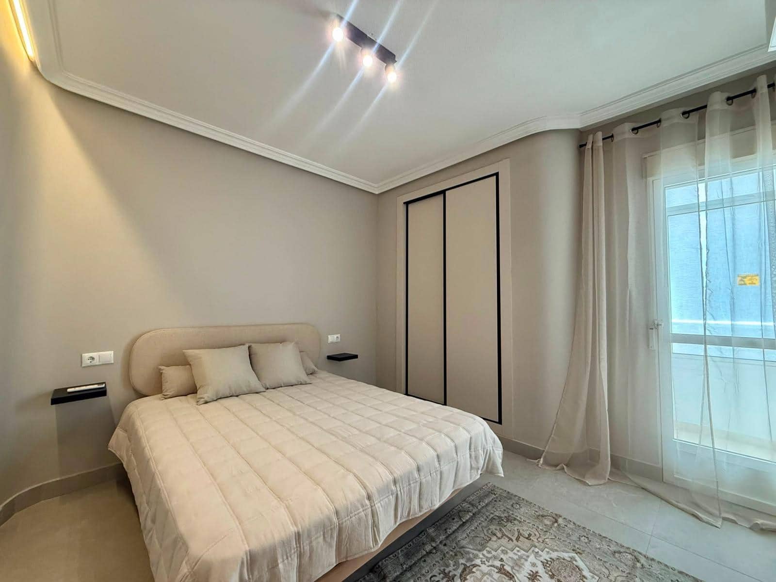 Apartamento de 2 habitaciones en Torrevieja en venta - 219.900 € (Ref: 9930407)