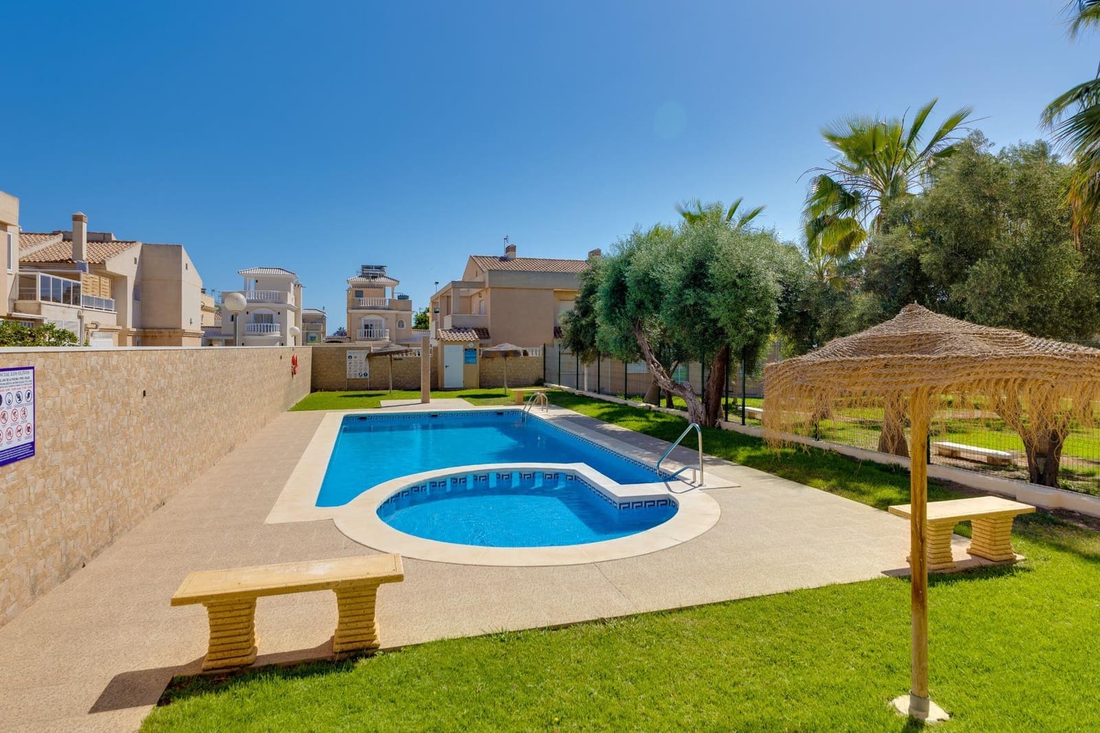 2 Zimmer Haus zu verkaufen in Torrevieja mit Pool - 185.000 € (Ref: 9930409)