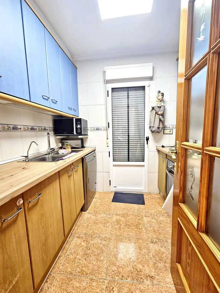 6 soverom Hus til salgs i Torrevieja med svømmebasseng garasje - € 279 900 (Ref: 9931319)