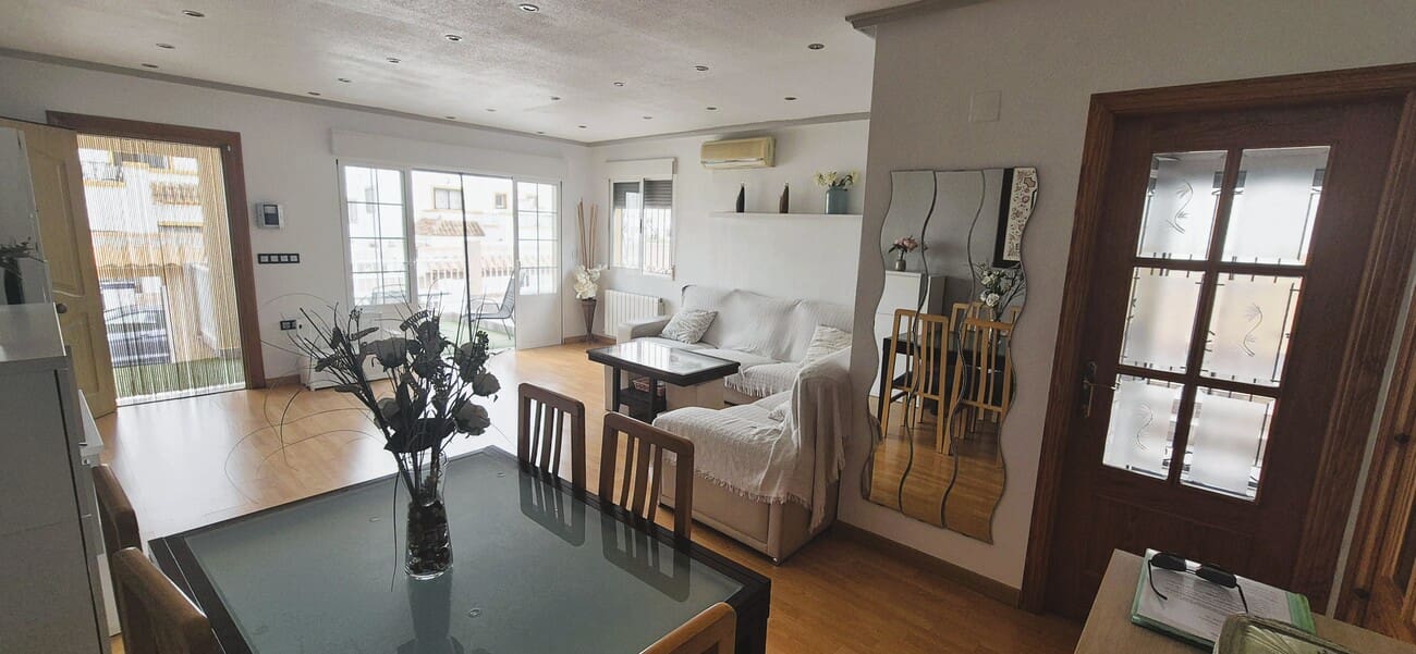 6 soverom Hus til salgs i Torrevieja med svømmebasseng garasje - € 279 900 (Ref: 9931319)