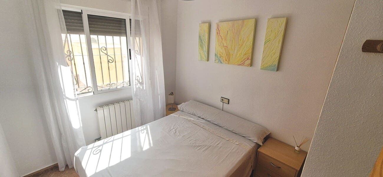 6 soverom Hus til salgs i Torrevieja med svømmebasseng garasje - € 279 900 (Ref: 9931319)