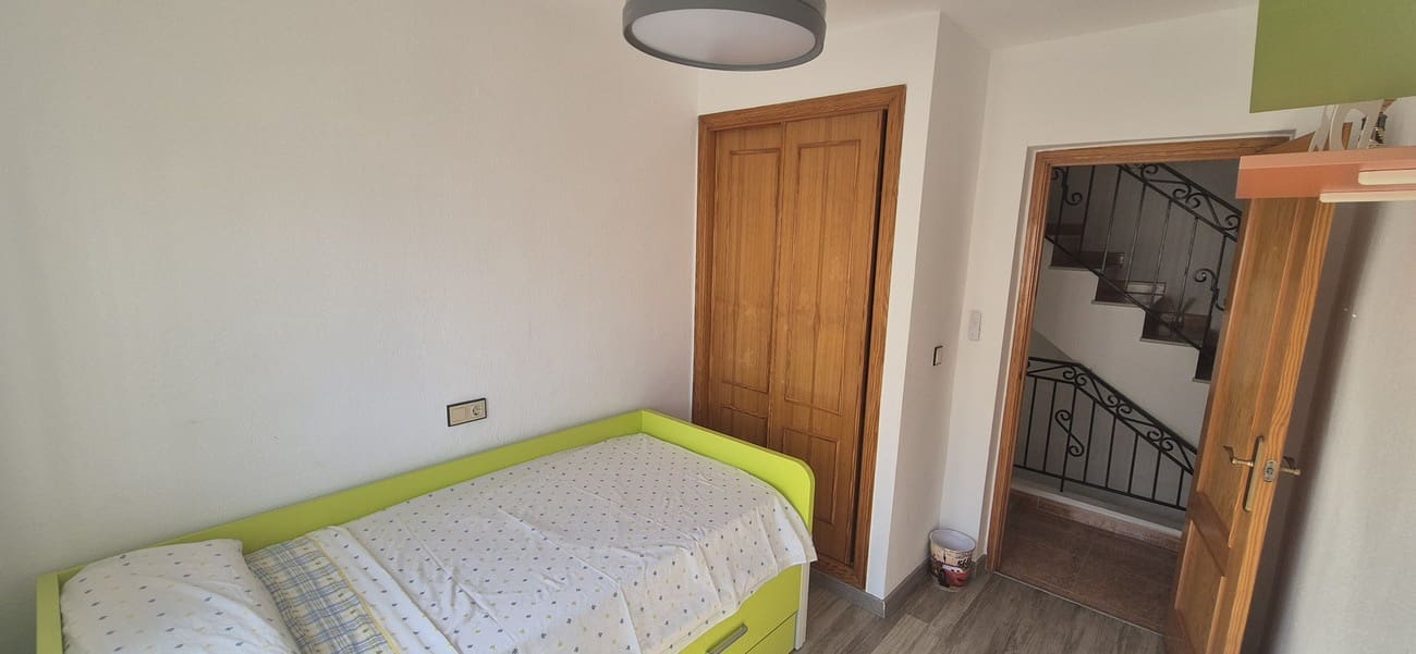 6 soverom Hus til salgs i Torrevieja med svømmebasseng garasje - € 279 900 (Ref: 9931319)