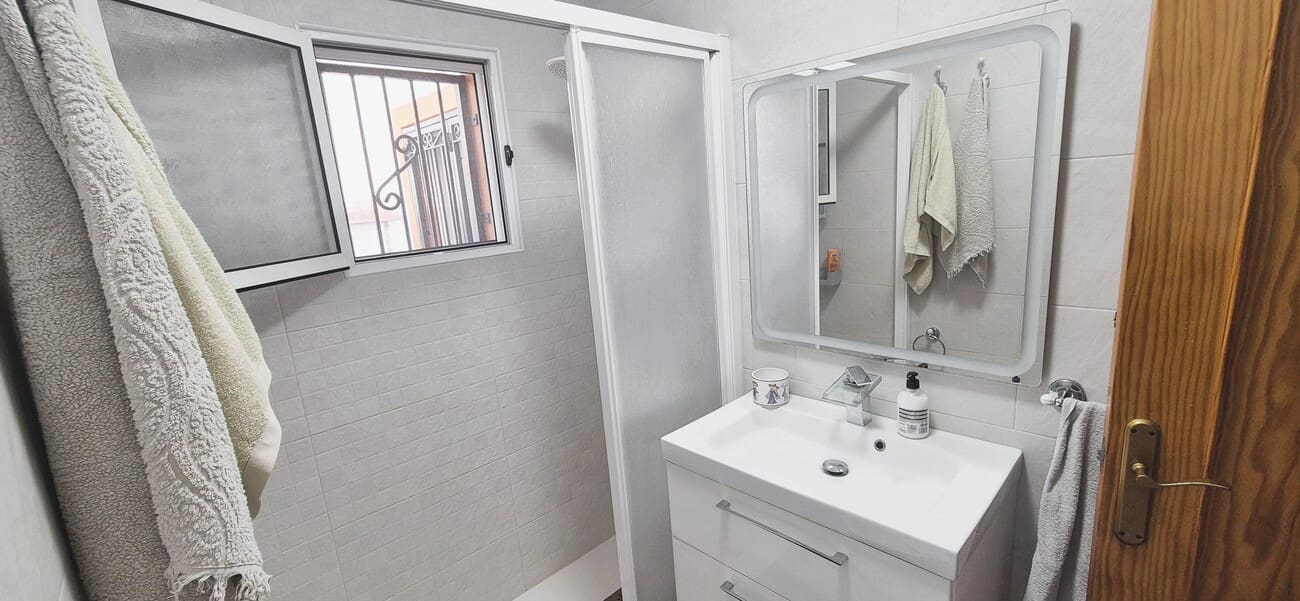 6 soverom Hus til salgs i Torrevieja med svømmebasseng garasje - € 279 900 (Ref: 9931319)