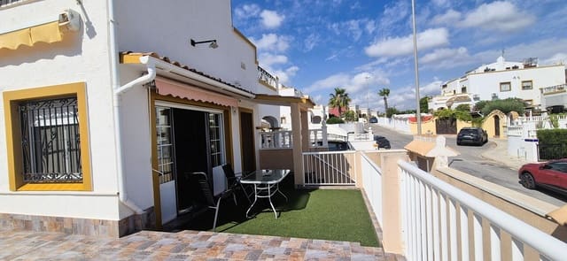 6 soverom Hus til salgs i Torrevieja med svømmebasseng garasje - € 279 900 (Ref: 9931319)