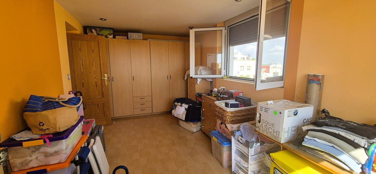 6 soverom Hus til salgs i Torrevieja med svømmebasseng garasje - € 279 900 (Ref: 9931319)