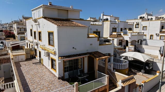 6 soverom Hus til salgs i Torrevieja med svømmebasseng garasje - € 279 900 (Ref: 9931319)