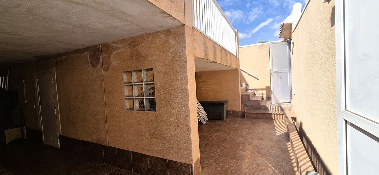 6 soverom Hus til salgs i Torrevieja med svømmebasseng garasje - € 279 900 (Ref: 9931319)