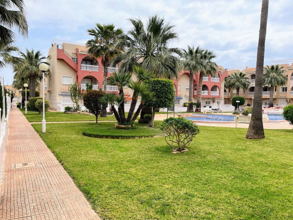 Apartamento de 2 habitaciones en Los Alcázares en venta con piscina - 224.000 € (Ref: 9936064)