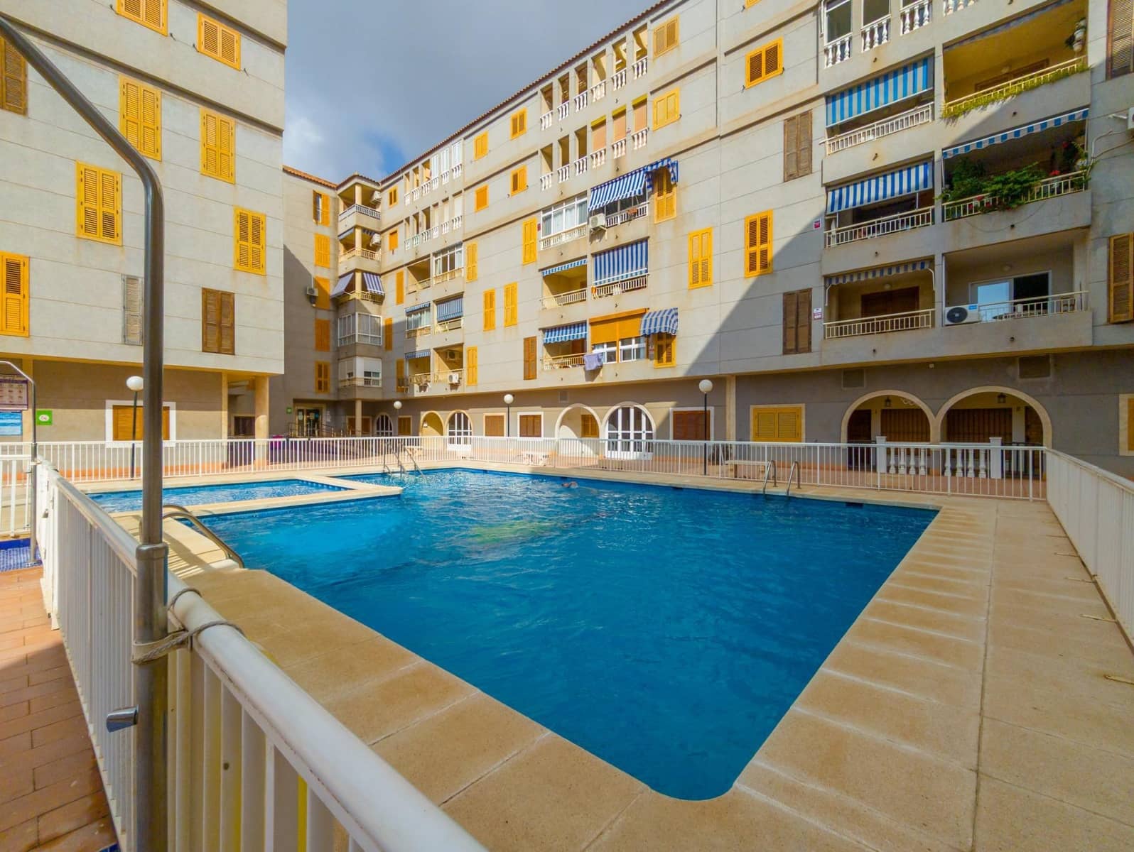 2 soverom Leilighet til salgs i Torrevieja med svømmebasseng - € 154 000 (Ref: 9936073)