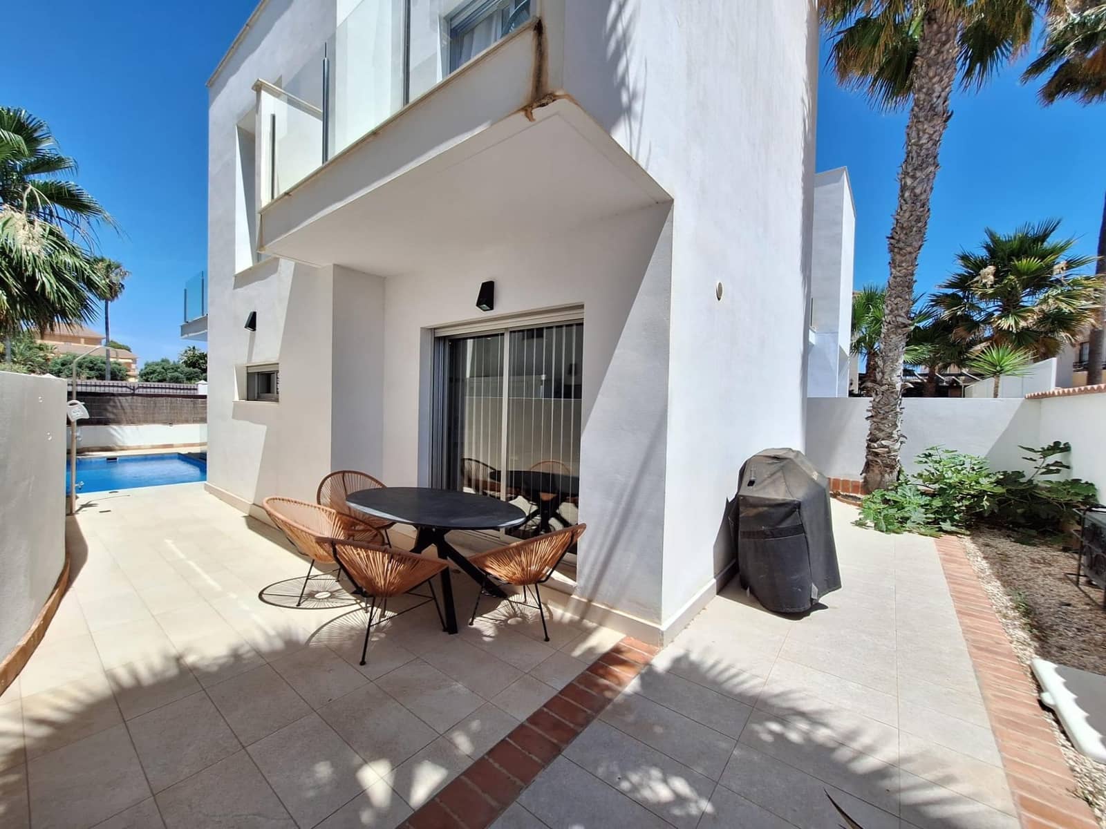 3 bedroom Villa for sale in Torrevieja with pool - € 423,000 (Ref: 9936074)