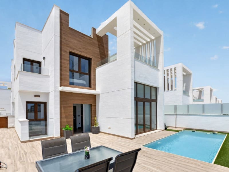 3 bedroom Villa for sale in Torrevieja with pool garage - € 495,000 (Ref: 9936077)