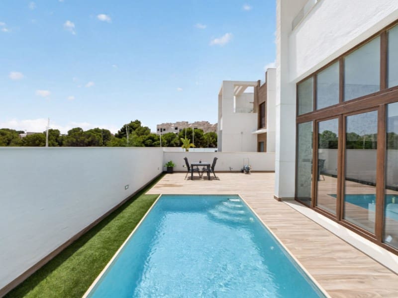 3 bedroom Villa for sale in Torrevieja with pool garage - € 495,000 (Ref: 9936077)