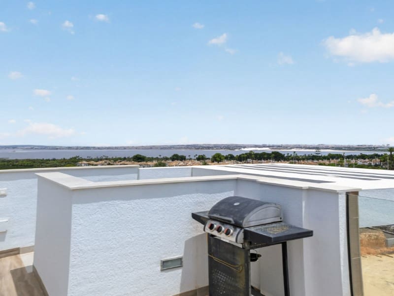 3 bedroom Villa for sale in Torrevieja with pool garage - € 495,000 (Ref: 9936077)