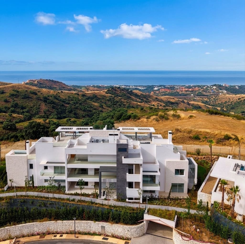 2 bedroom Apartment for sale in Ojen with pool - € 960,000 (Ref: 9937849)