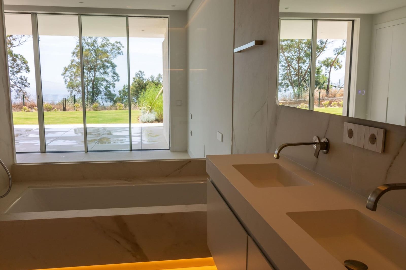 2 bedroom Apartment for sale in Ojen with pool - € 960,000 (Ref: 9937849)