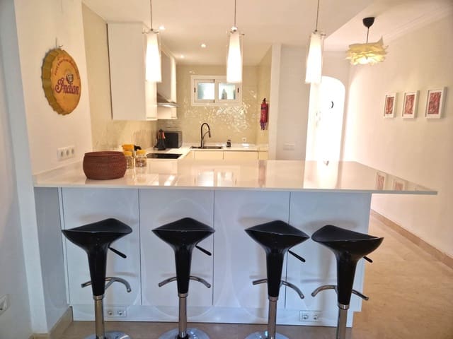 2 chambre Appartement à vendre à Elviria, Marbella - 375 000 € (Ref: 9937850)