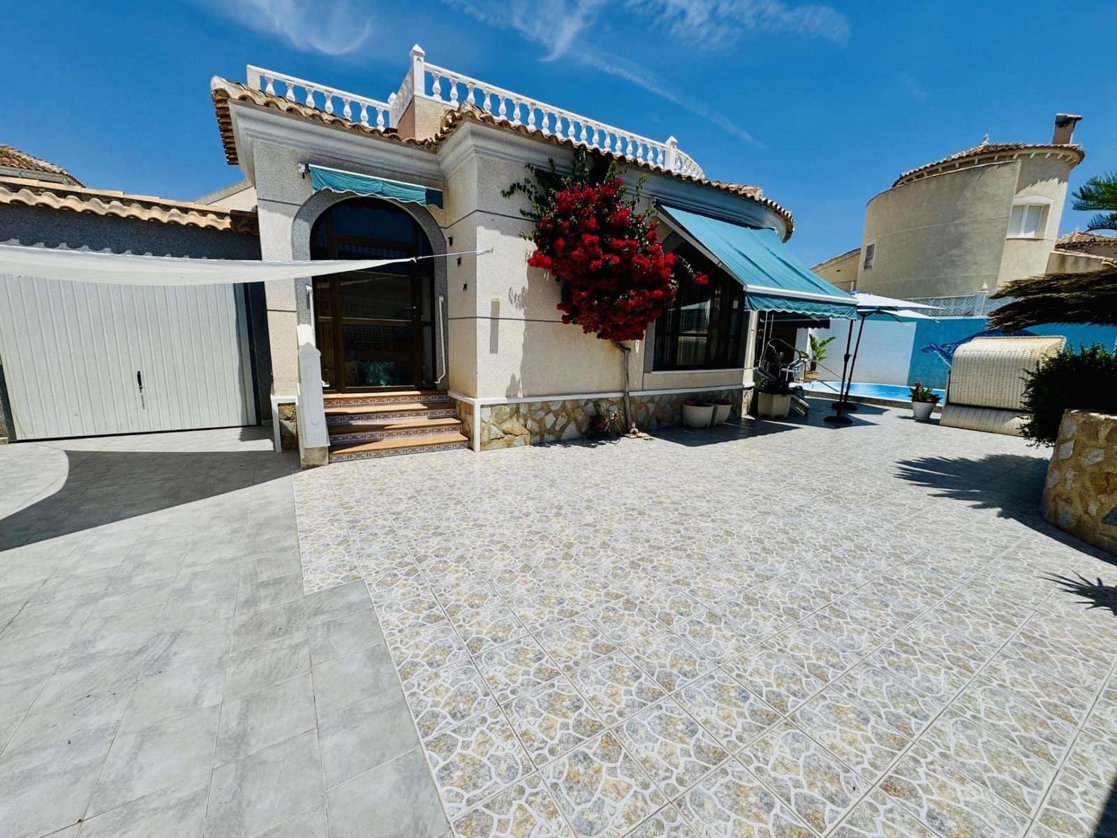 2 Zimmer Villa zu verkaufen in Torrevieja mit Pool - 315.000 € (Ref: 9937856)