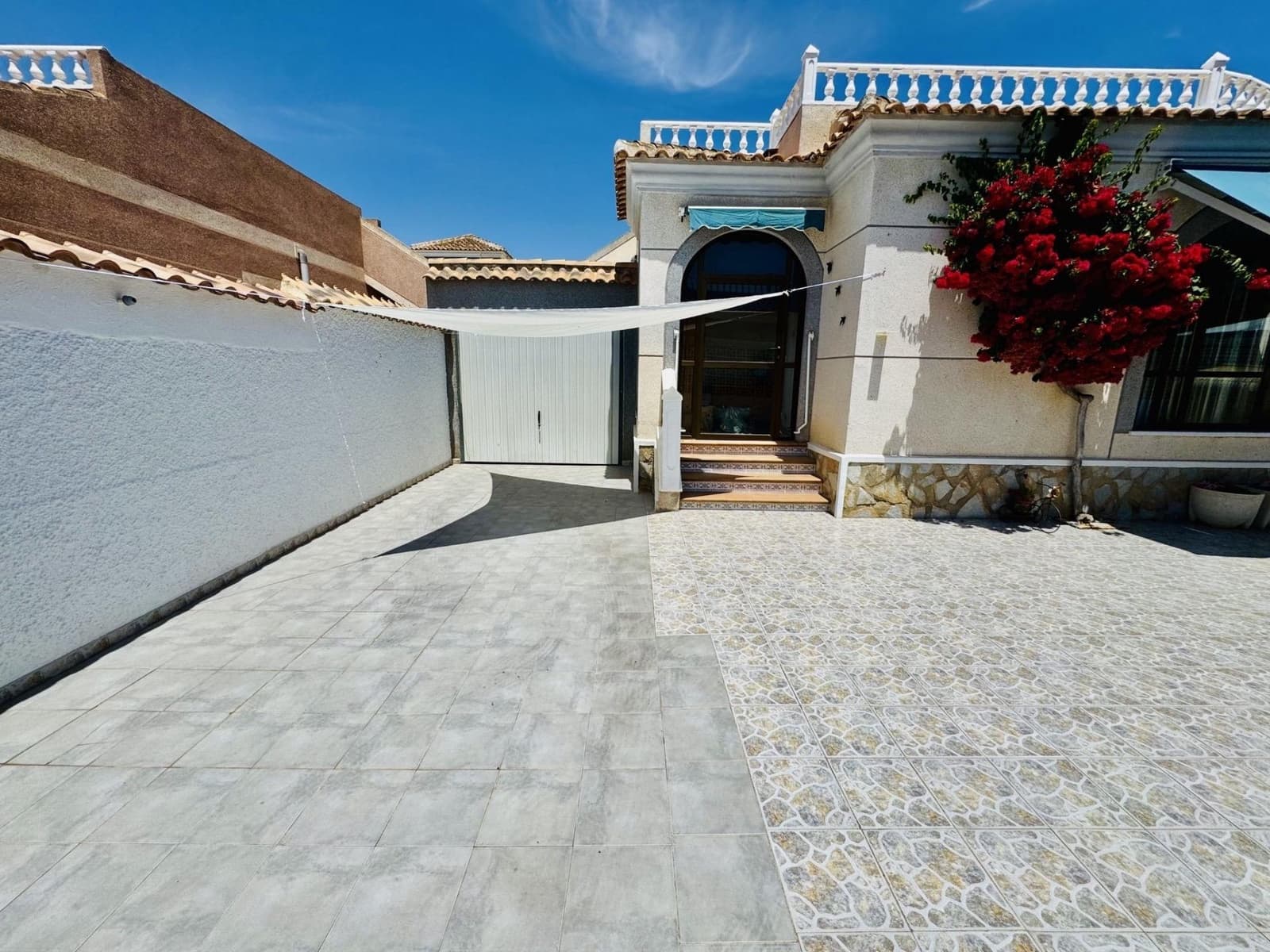 2 Zimmer Villa zu verkaufen in Torrevieja mit Pool - 315.000 € (Ref: 9937856)