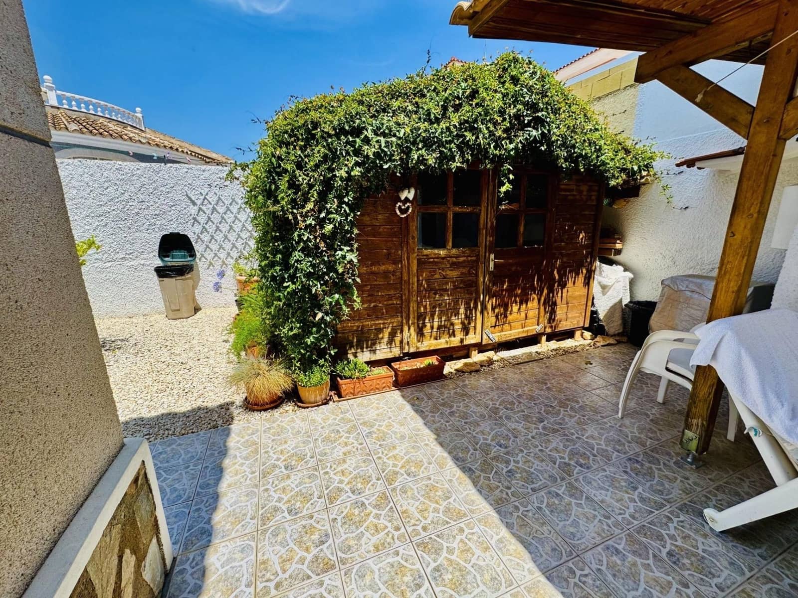 2 Zimmer Villa zu verkaufen in Torrevieja mit Pool - 315.000 € (Ref: 9937856)