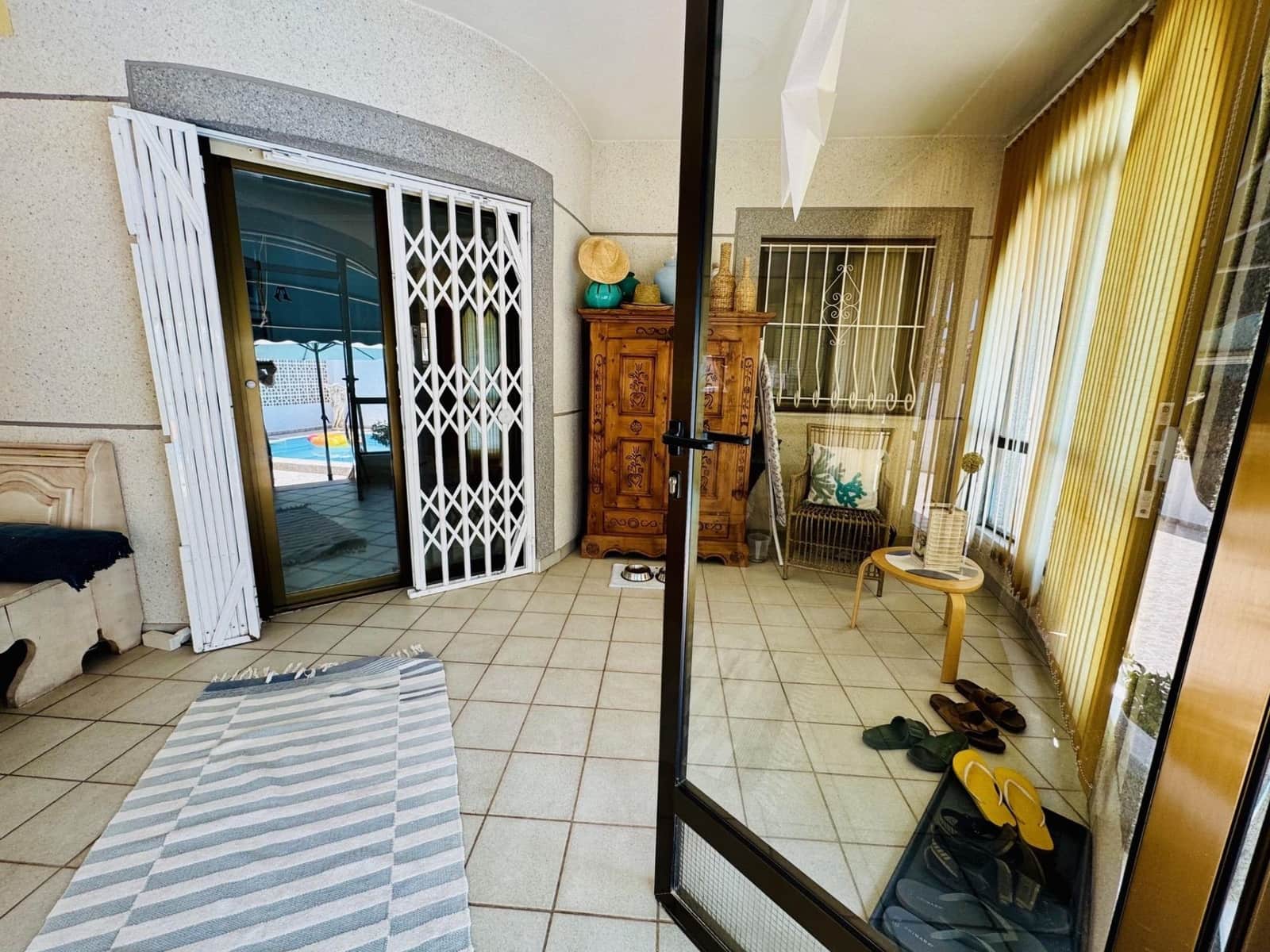 2 Zimmer Villa zu verkaufen in Torrevieja mit Pool - 315.000 € (Ref: 9937856)