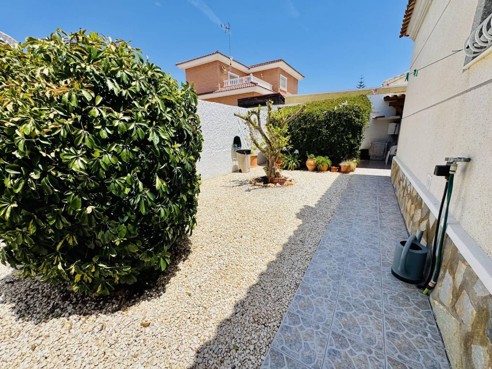 2 Zimmer Villa zu verkaufen in Torrevieja mit Pool - 315.000 € (Ref: 9937856)