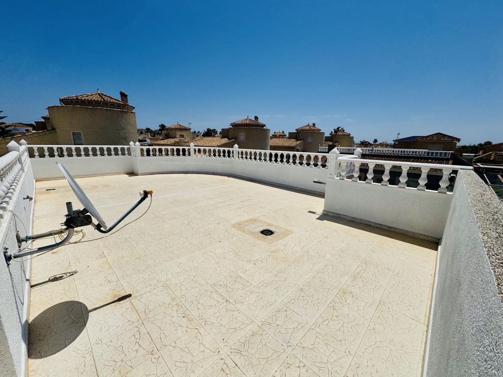 2 Zimmer Villa zu verkaufen in Torrevieja mit Pool - 315.000 € (Ref: 9937856)