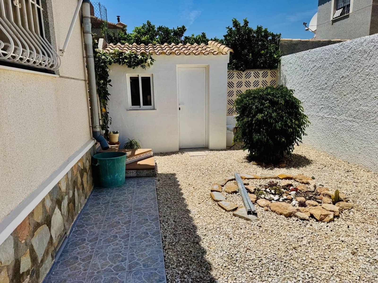 2 Zimmer Villa zu verkaufen in Torrevieja mit Pool - 315.000 € (Ref: 9937856)