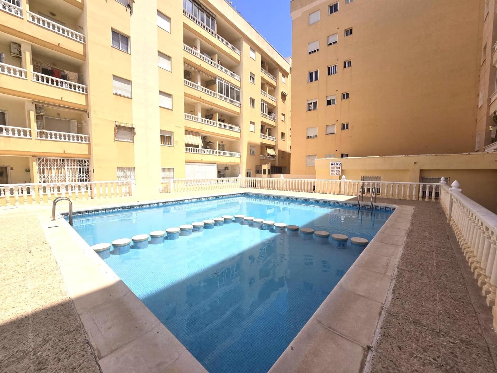 2 chambre Appartement à vendre à Torrevieja avec piscine - 145 000 € (Ref: 9937858)