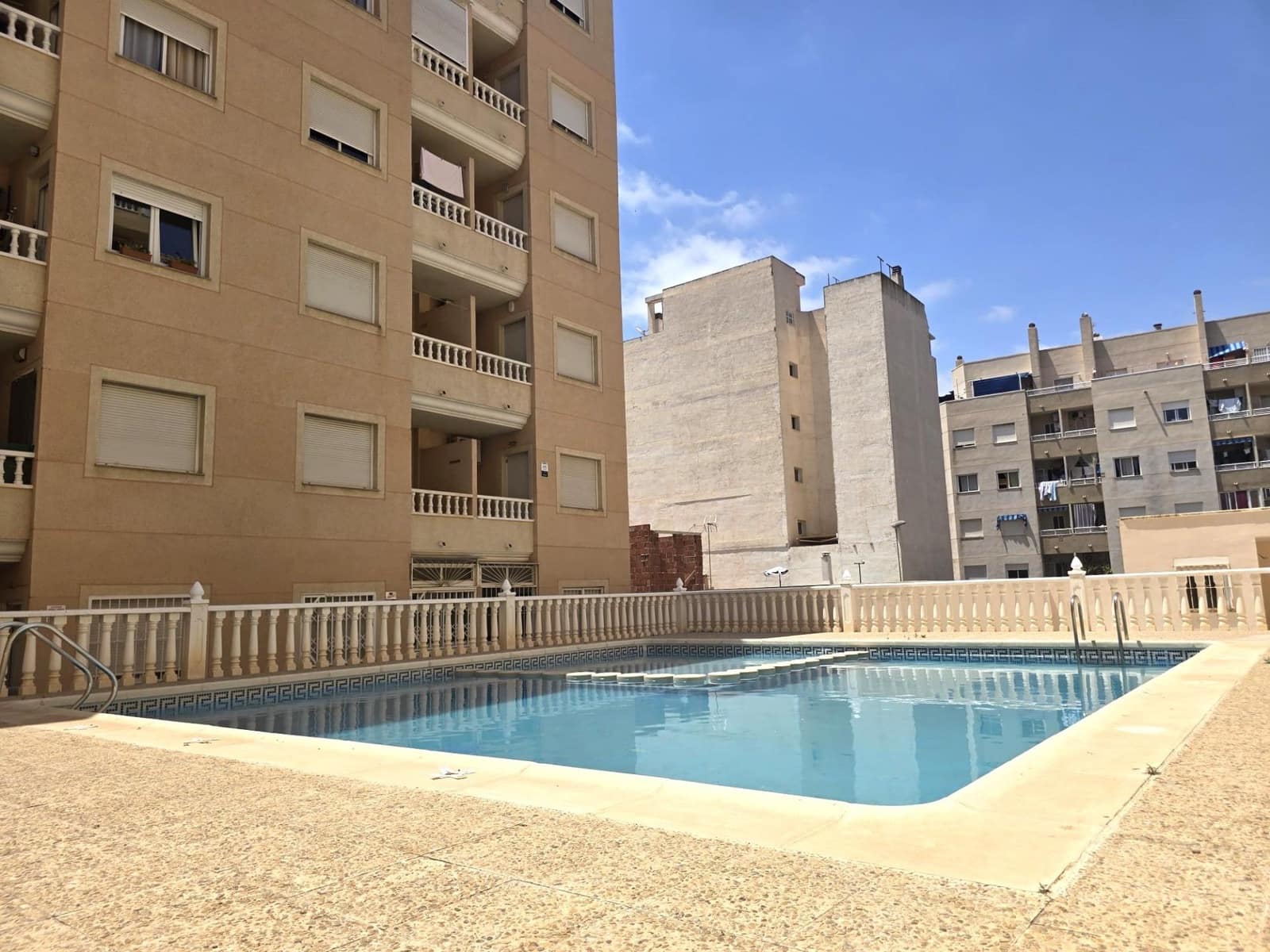 2 chambre Appartement à vendre à Torrevieja avec piscine - 145 000 € (Ref: 9937858)