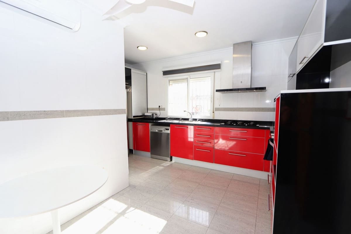 3 sypialnia Willa na sprzedaż w Sucina z basenem - 299 500 € (Ref: 9937863)