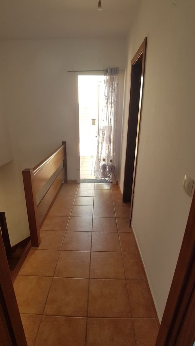 3 slaapkamer Halfvrijstaande villa te koop in Corralejo met garage - € 310.000 (Ref: 9942029)