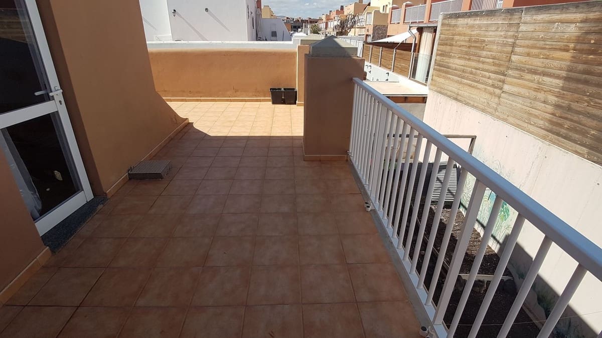 3 slaapkamer Halfvrijstaande villa te koop in Corralejo met garage - € 310.000 (Ref: 9942029)