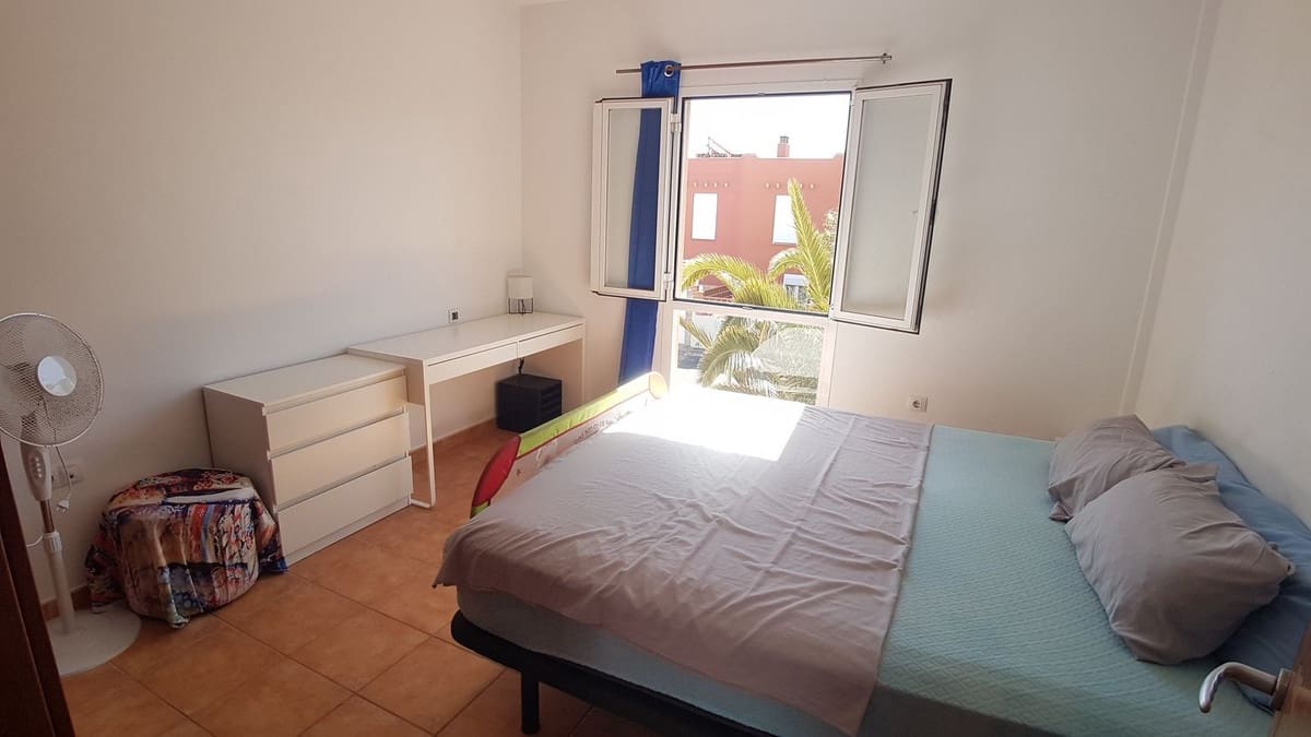 3 slaapkamer Halfvrijstaande villa te koop in Corralejo met garage - € 310.000 (Ref: 9942029)
