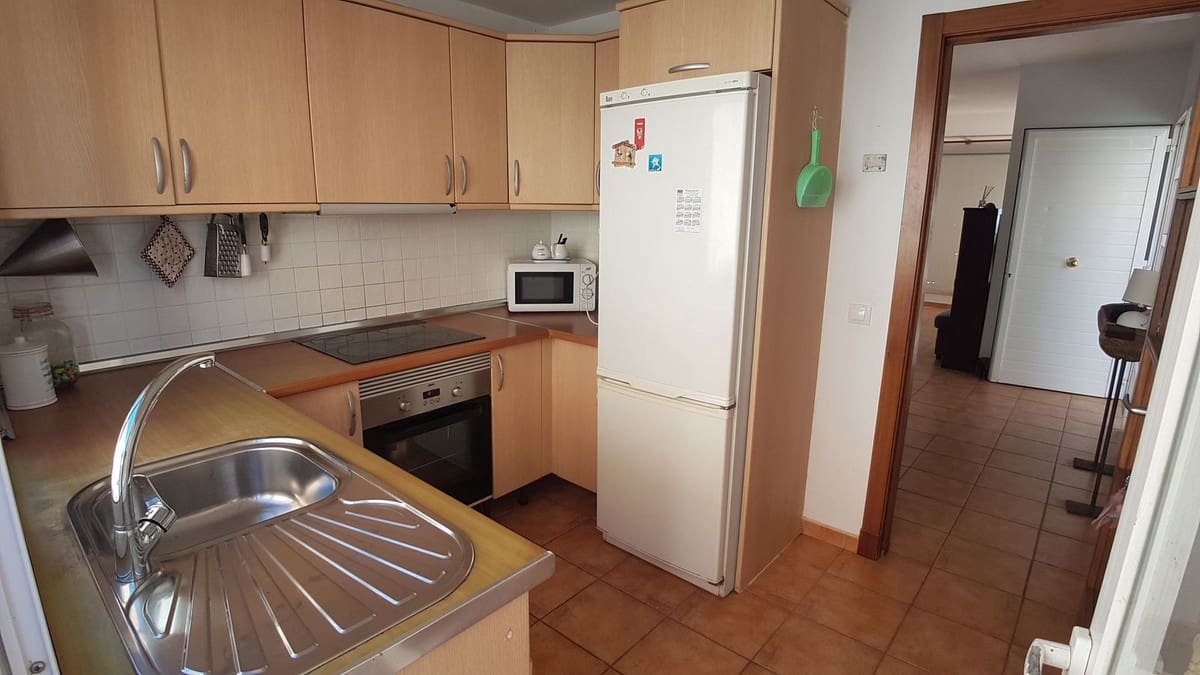 3 slaapkamer Halfvrijstaande villa te koop in Corralejo met garage - € 310.000 (Ref: 9942029)
