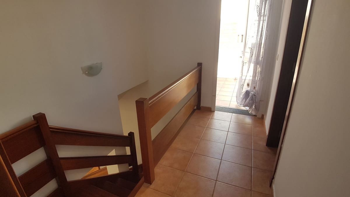 3 slaapkamer Halfvrijstaande villa te koop in Corralejo met garage - € 310.000 (Ref: 9942029)