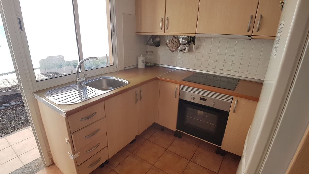 3 slaapkamer Halfvrijstaande villa te koop in Corralejo met garage - € 310.000 (Ref: 9942029)