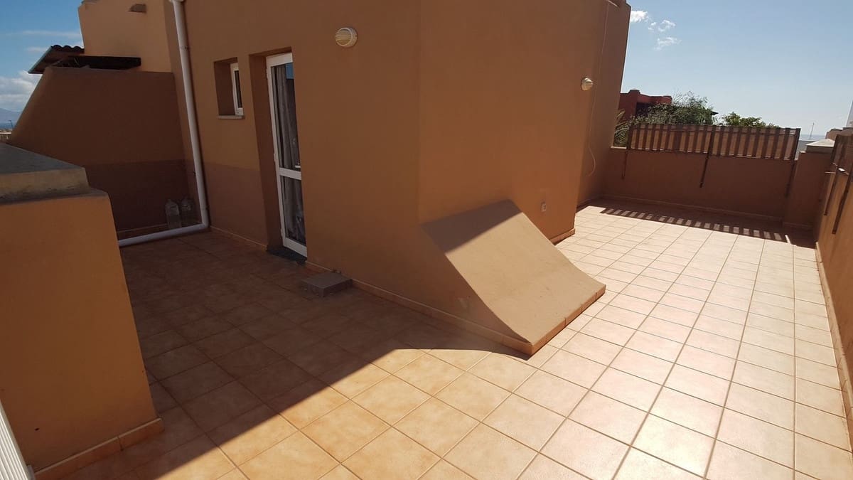 3 slaapkamer Halfvrijstaande villa te koop in Corralejo met garage - € 310.000 (Ref: 9942029)