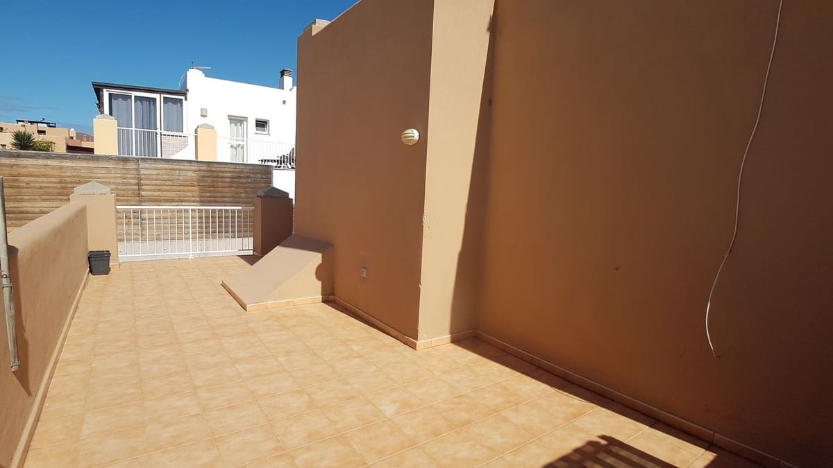 3 slaapkamer Halfvrijstaande villa te koop in Corralejo met garage - € 310.000 (Ref: 9942029)