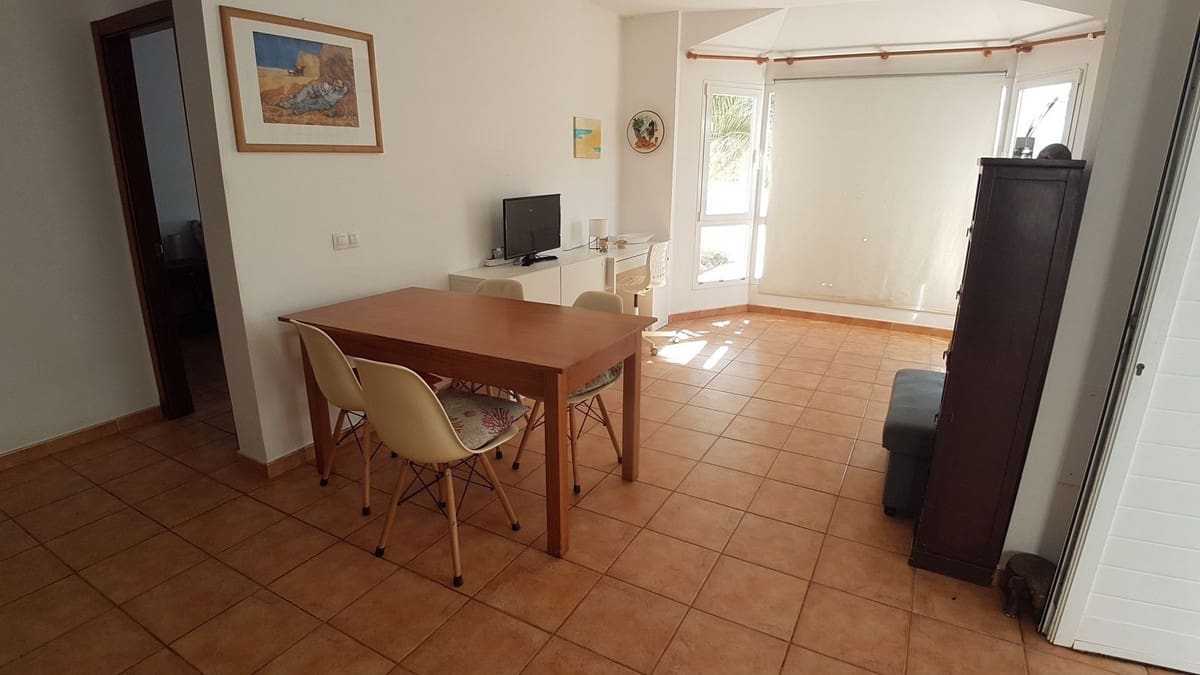 3 slaapkamer Halfvrijstaande villa te koop in Corralejo met garage - € 310.000 (Ref: 9942029)