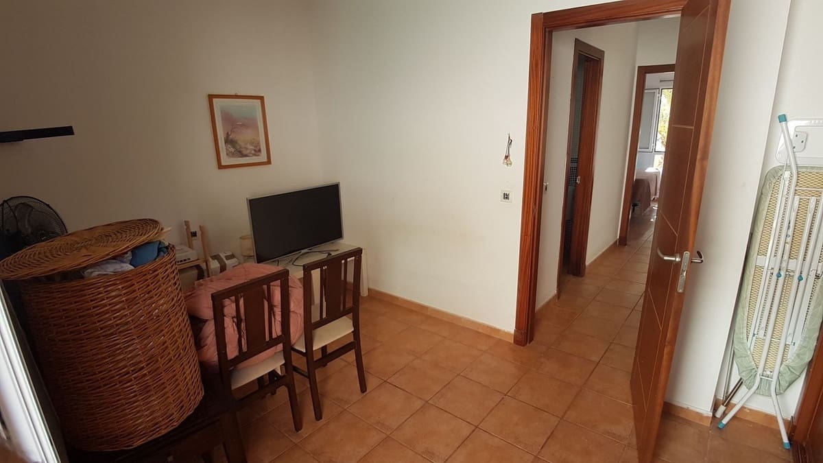 3 slaapkamer Halfvrijstaande villa te koop in Corralejo met garage - € 310.000 (Ref: 9942029)