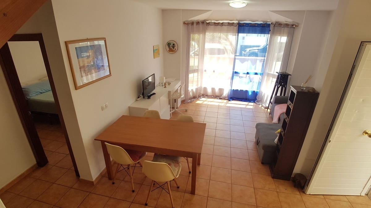 3 slaapkamer Halfvrijstaande villa te koop in Corralejo met garage - € 310.000 (Ref: 9942029)