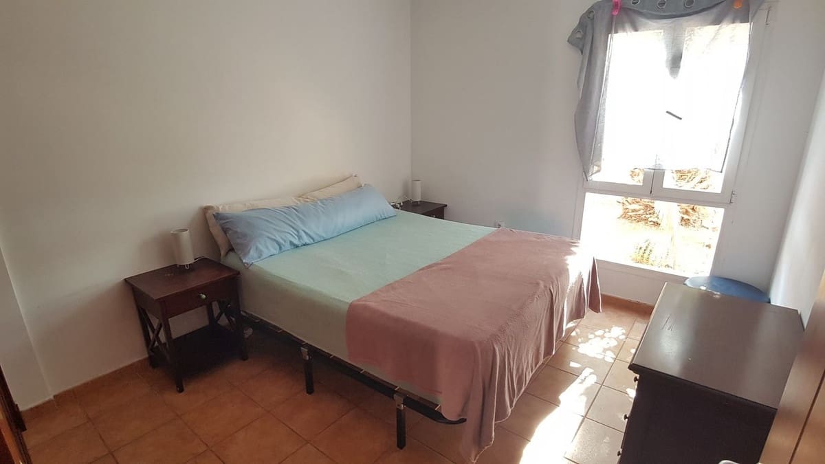 3 slaapkamer Halfvrijstaande villa te koop in Corralejo met garage - € 310.000 (Ref: 9942029)