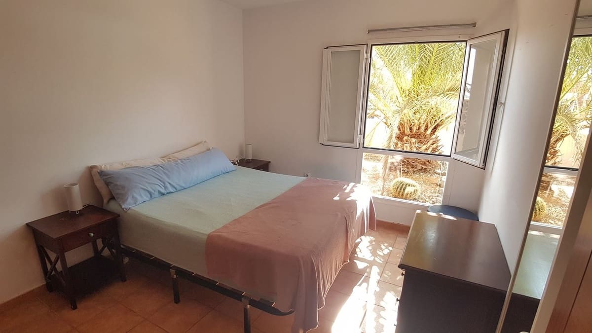 3 slaapkamer Halfvrijstaande villa te koop in Corralejo met garage - € 310.000 (Ref: 9942029)