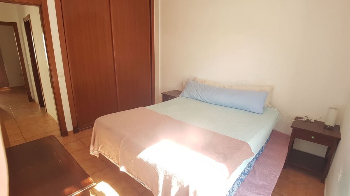 3 slaapkamer Halfvrijstaande villa te koop in Corralejo met garage - € 310.000 (Ref: 9942029)