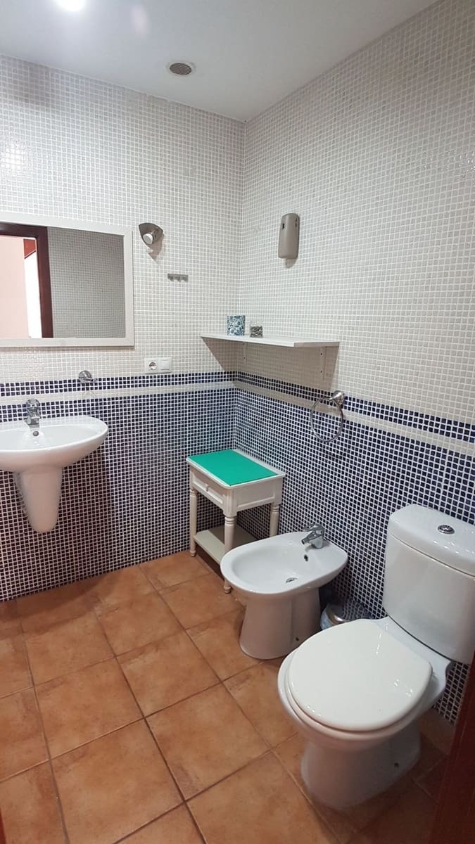 3 slaapkamer Halfvrijstaande villa te koop in Corralejo met garage - € 310.000 (Ref: 9942029)