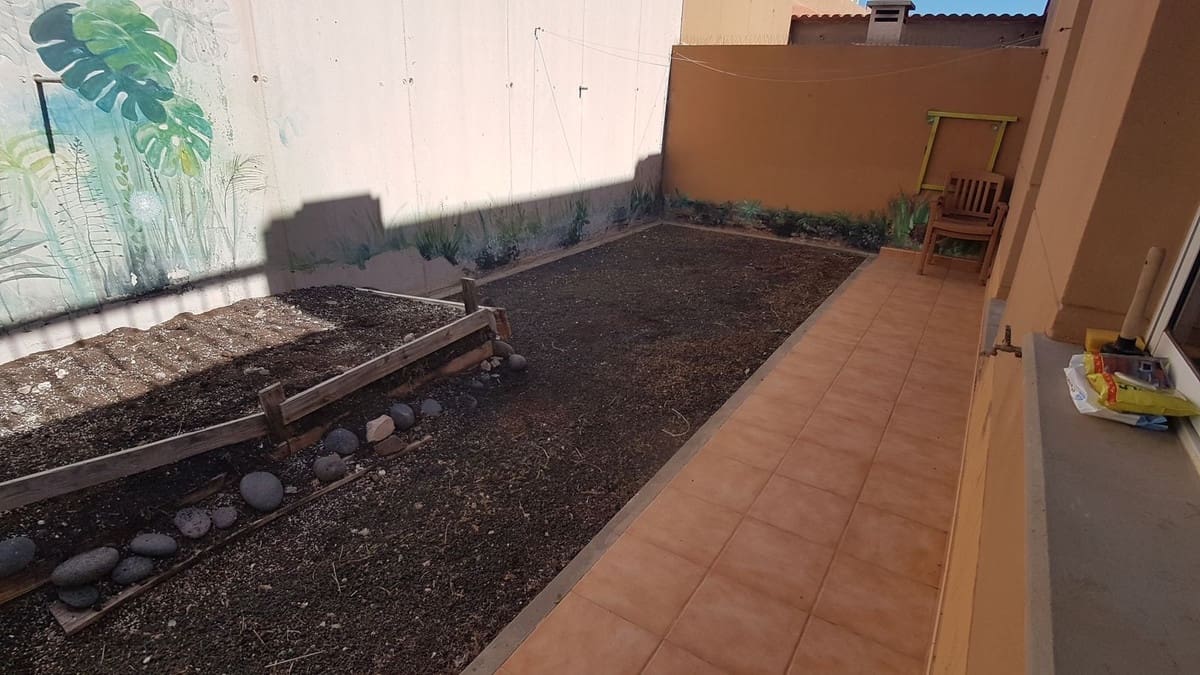 3 slaapkamer Halfvrijstaande villa te koop in Corralejo met garage - € 310.000 (Ref: 9942029)